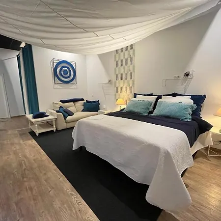 The Corner Pavillon 누아르무티에 앙 릴